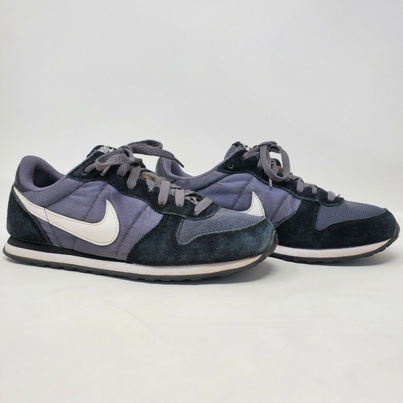 Nike Genicco Black Dark Grey White Sneakers 8.5 - Picture 1 of 12